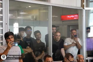 عیادت خادمان بارگاه منور رضوی از مصدومان حادثه بندر شهید رجایی
