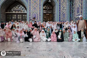 نماز جماعت دختران تازه مکلف خانواده&zwnj;های فراجا در حرم مطهر رضوی