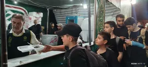 خادمیاران عاشق، بی&zwnj;وقفه در خدمت زائران اربعین/ گزارش تصویری