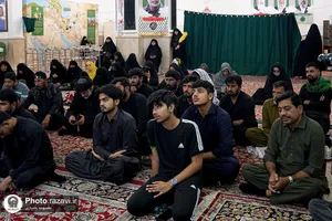 عزاداری زائران اردوزبان در حرم مطهر رضوی