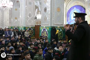 گردهمایی پسران و پدران غیر ایرانی در حرم مطهر رضوی
