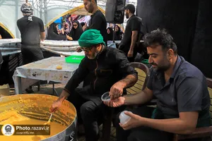 موکب خدمت رسانی جوانان رضوی در خیابان امام رضا علیه&zwnj;السلام