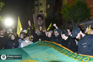 حضور خدام و پرچم گنبد حرم مطهر رضوی در محل شهادت سیدحسن نصرالله