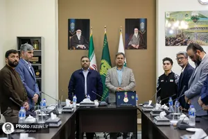 اهدای مدال مهدی بزی به آستان قدس رضوی