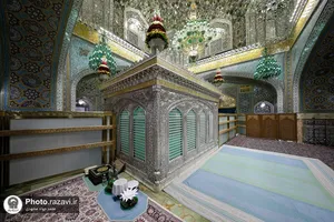 غبارروبی ضریح مطهر امام رضا علیه&zwnj;السلام