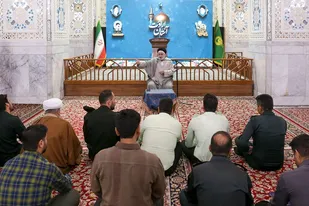 اعتکاف دانش آموزان مدارس امام رضا علیه‌السلام در حرم مطهر رضوی