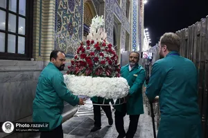 گل&zwnj;آرایی ویژه صحن و سرای رضوی به مناسب ایام دهه کرامت