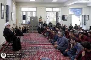 بازدید تولیت آستان قدس رضوی از روند بافت فرش&zwnj;های رواق امیرالمؤمنین علیه&zwnj;السلام
