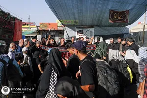 تجلیل از مواکب اربعین حسینی توسط خدام حرم مطهر رضوی