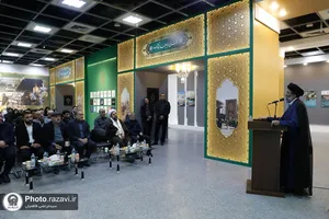 اهدای نشان طلای علمی رضا شریفیان به موزه آستان قدس رضوی
