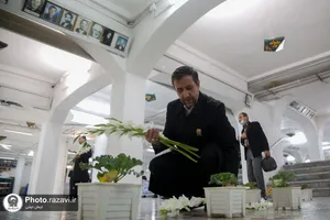 غبارروبی مزار شهدای مدفون در حرم مطهر رضوی