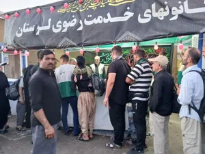 پذیرایی از یک&zwnj;هزار زائر حسینی در موکب امام رضا (ع) لرستان + تصاویر