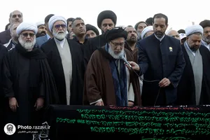 مراسم تشییع پیکر همسر مکرمه آیت الله وحید خراسانی در حرم مطهر رضوی
