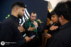 عزاداری زائرین غیر ایرانی در حرم مطهر رضوی