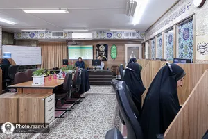 پاسخگویی تلفنی مدیر مرکز جامع مشاوره آستان قدس رضوی به مخاطبان سامانه ۱۳۸