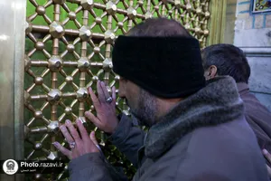تشرف زائران روشندل به حرم مطهر رضوی