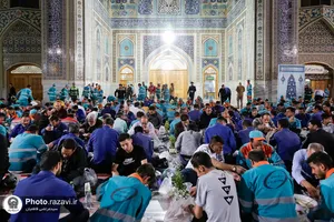 حضور پاکبانان شهرداری مشهد در سفره افطاری حرم مطهر رضوی