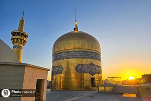 تعویض پرچم حرم امام رضا علیه&zwnj;السلام به مناسبت شهادت حضرت زهرا سلام&zwnj;الله علیها