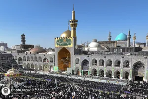 آیین تعویض پوش ضریح و پرچم گنبد منور رضوی در روز میلاد امام مهربانی&zwnj;ها