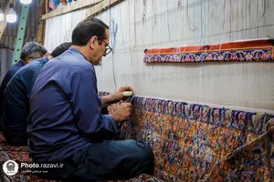 بازدید کارکنان حرم مطهر از شرکت فرش آستان قدس رضوی