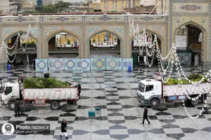 ورود کاروان گل&zwnj;های اهدایی به حرم مطهر رضوی