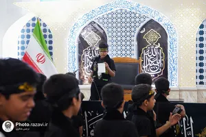 عزاداری نوجوانان اردو زبان در حرم مطهر رضوی