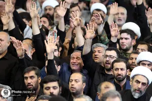 اقامه نماز رهبر انقلاب بر پیکر رئیس&zwnj;جمهور شهید و همراهان گرامی ایشان