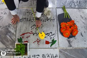 غبارروبی مزار شهدای مدفون در حرم مطهر رضوی