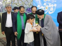 اهدای ۸۰ دستگاه سمعک به دانش‌آموزان احسان‌پذیر در قم از سوی آستان قدس رضوی
