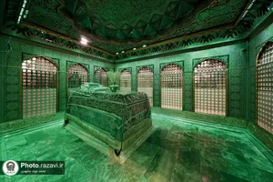غبارروبی ضریح مطهر امام رضا علیه&zwnj;السلام