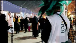 عشق رضوی در مرز چذابه؛ خدمت بی&zwnj;وقفه خادمیاران اهواز به زائران اربعین/ گزارش تصویری