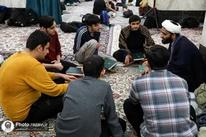 وداع پسران نوجوان معتکف رمضانیه در حرم مطهر رضوی
