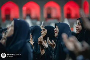 حرم مطهر رضوی در شب تاسوعای حسینی