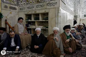 غبارروبی ضریح مطهر امام رضا علیه&zwnj;السلام