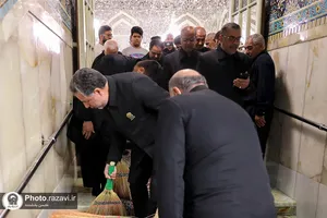 آیین جاروکشی خدام حرم مطهر رضوی