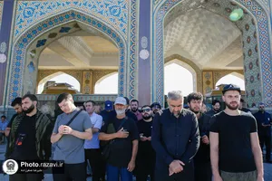 تشرف زائران قزاقستانی به حرم مطهر رضوی