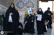 نخستین تصاویر عزاداری مردمی پس از اعلام خبر شهادت رهبر انقلاب از حرم رضوی پخش شد