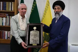 تجلیل کتابخانه رضوی از خیّر کتاب‌دوست کتابخانه امام رضا (ع) تربت‌حیدریه