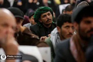 ترجمه همزمان سخنرانی رهبر معظم انقلاب در حرم مطهر رضوی