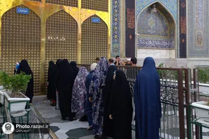 ارادت عزاداران حسینی در حرم رضوی