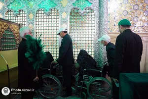 تشرف گروهی زائرین توان&zwnj;یاب به حرم مطهر رضوی