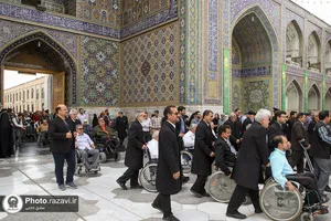 تشرف جمعی از جانبازان ۷۰ درصد آسایشگاه امام خمینی(ره) مشهد به حرم مطهر رضوی