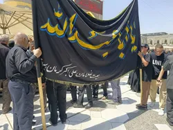 نوای غلامان علی (ع) در سایه گنبد طلای رضوی