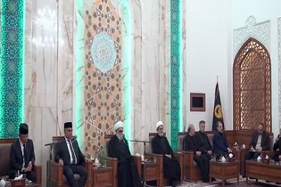 هیئت بلندپایه اندونزی با حضور در مشهد به رهبر شهید انقلاب ادای احترام کرد