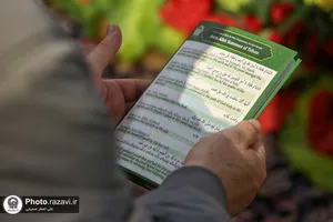 تشرف جمعی از زائرین غیر ایرانی به حرم مطهر رضوی