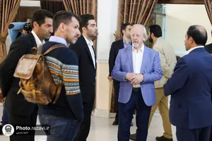تشرف جمعی از مهمانان همایش بین&zwnj;المللی کتابخانه&zwnj;های عمومی کشور به حرم مطهر رضوی