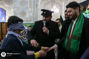 گردهمایی پسران و پدران غیر ایرانی در حرم مطهر رضوی