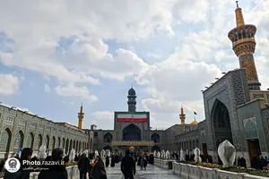 نصب پرچم جمهوری اسلامی ایران در حرم مطهر رضوی
