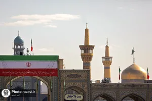 نصب پرچم ایران در حرم امام رضا(علیه&zwnj;السلام)
