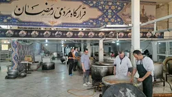 طبخ روزانه ۱۷ هزار پرس غذای گرم وِیژه سفره‌های افطار رضوی